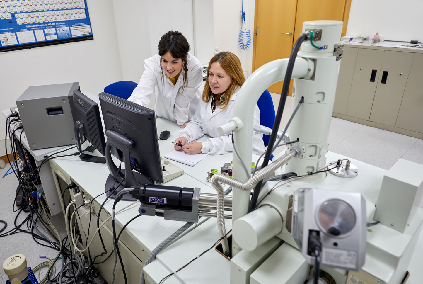 Microscopio electrónico de barrido (SEM) con microanalizador EDS, EBSD